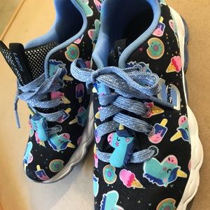 Sketchers lights tennis shoes